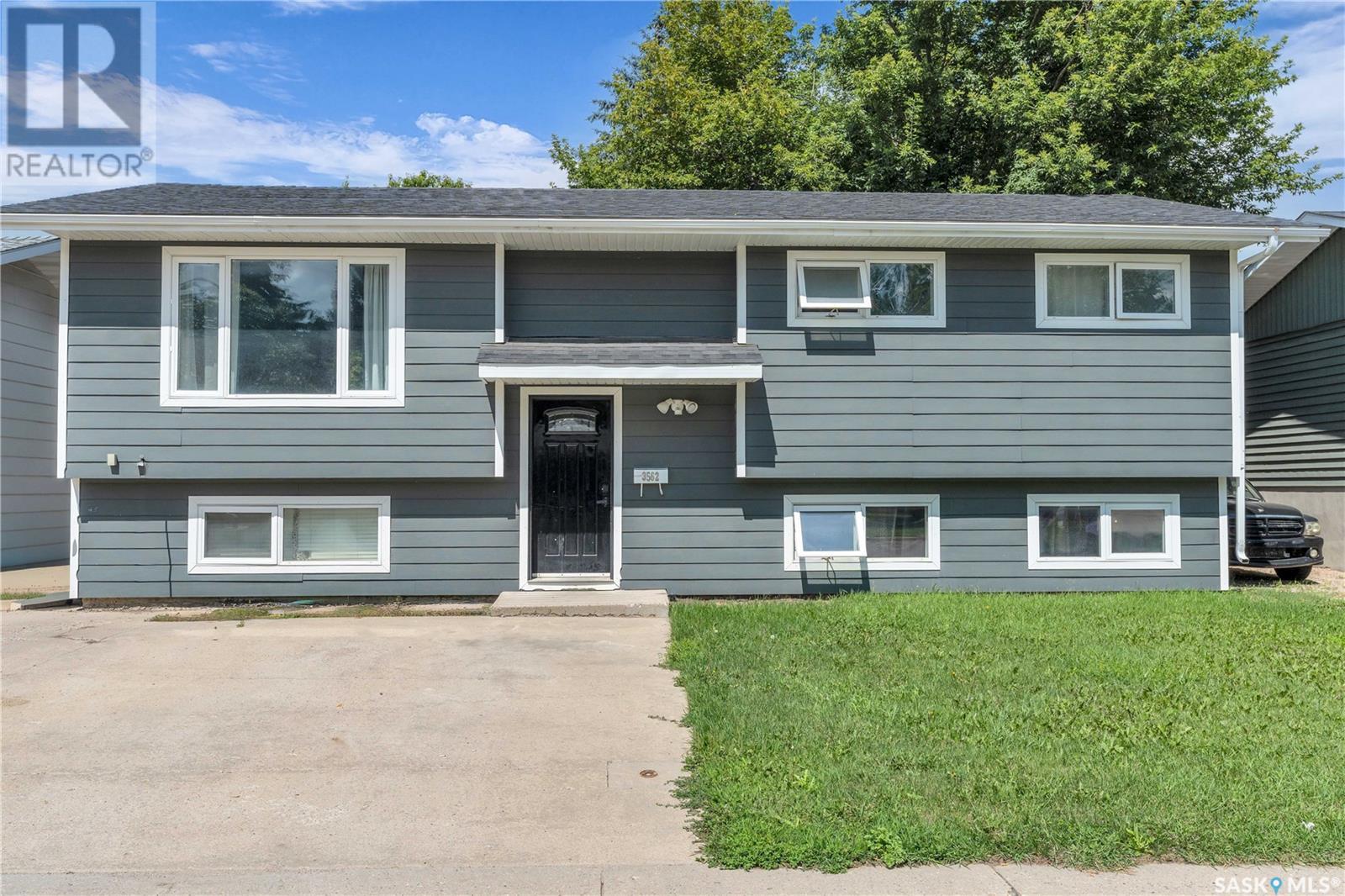 Property at 3562 Fairlight DRIVE image 1
