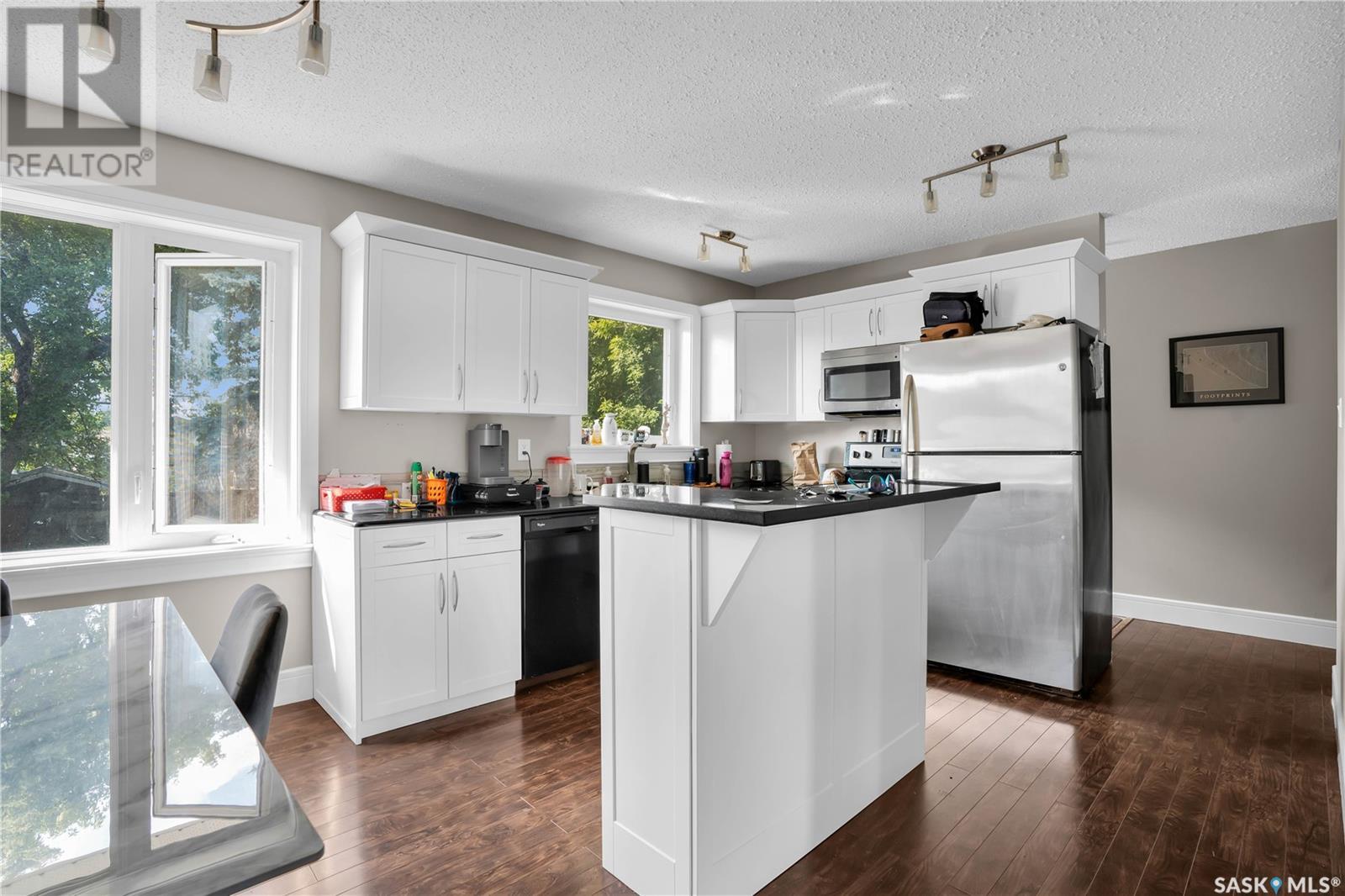 Property at 3562 Fairlight DRIVE image 3