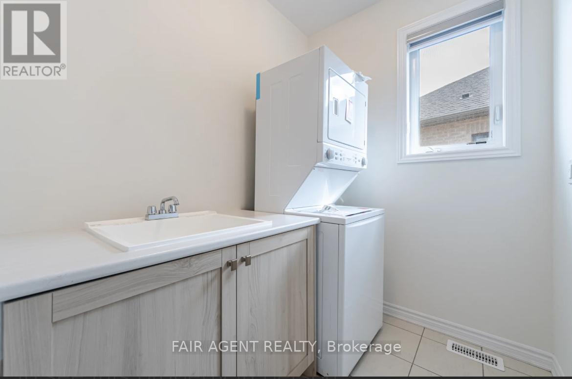 28 Tweedhill Avenue, Caledon, Ontario  L7C 4K4 - Photo 17 - W12316221