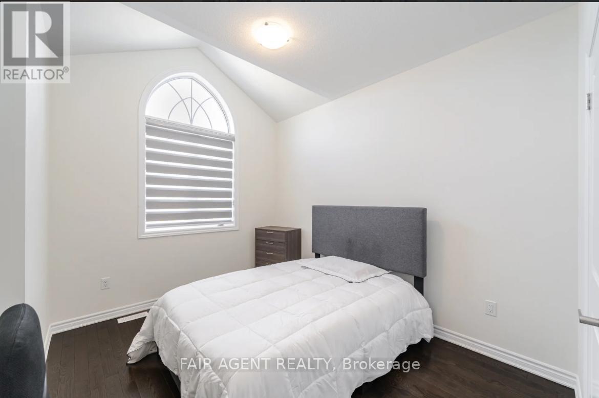 28 Tweedhill Avenue, Caledon, Ontario  L7C 4K4 - Photo 15 - W12316221