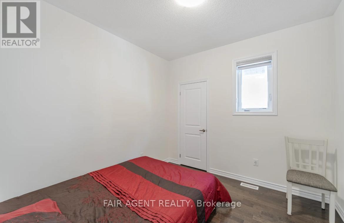 28 Tweedhill Avenue, Caledon, Ontario  L7C 4K4 - Photo 14 - W12316221