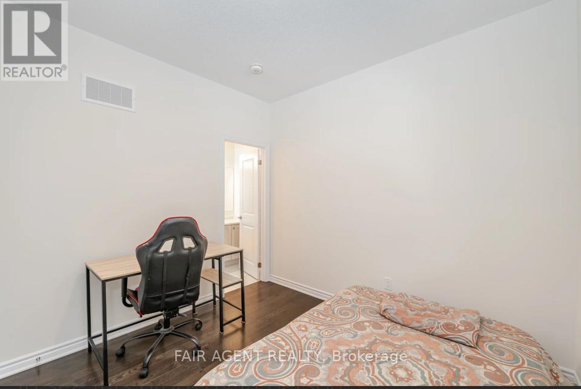 28 Tweedhill Avenue, Caledon, Ontario  L7C 4K4 - Photo 13 - W12316221
