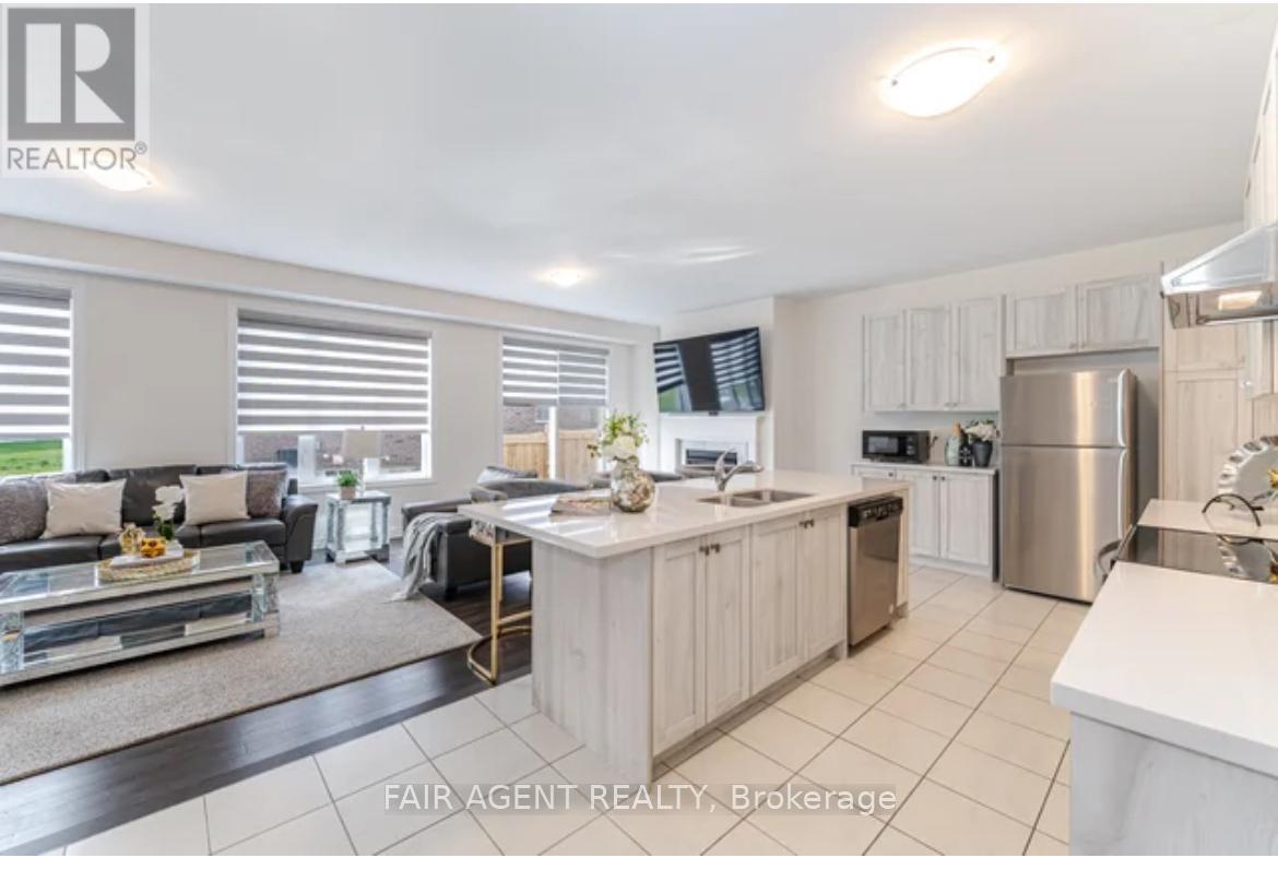 28 Tweedhill Avenue, Caledon, Ontario  L7C 4K4 - Photo 9 - W12316221