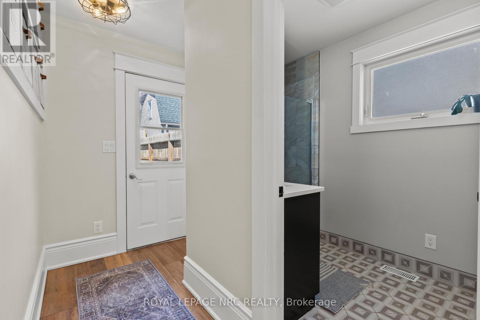 538 King Street, Port Colborne, Ontario  L3K 4H6 - Photo 12 - X12094013