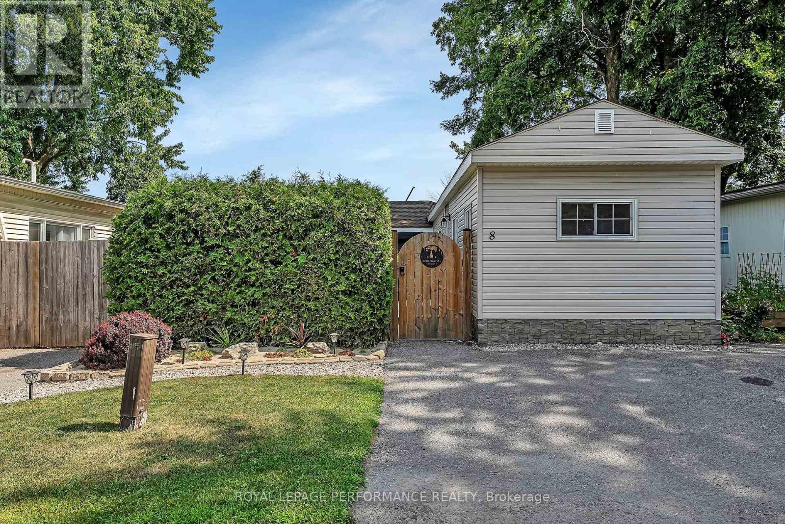 8 BRADLEY GREEN COURT, Ottawa, Ontario