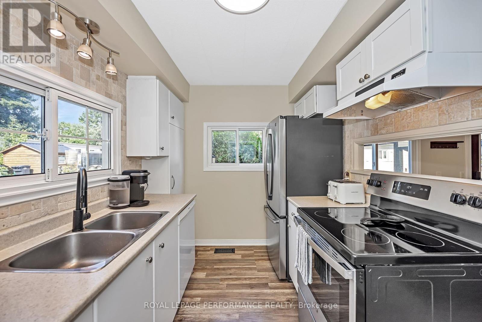 8 Bradley Green Court, Ottawa, Ontario  K2S 1B7 - Photo 11 - X12317993