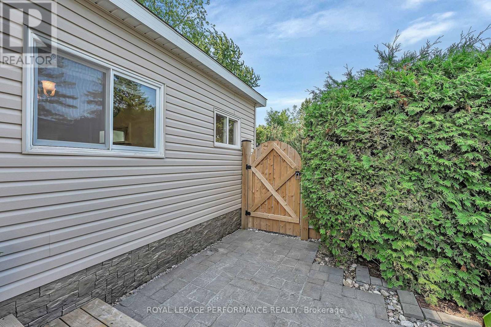 8 Bradley Green Court, Ottawa, Ontario  K2S 1B7 - Photo 2 - X12317993