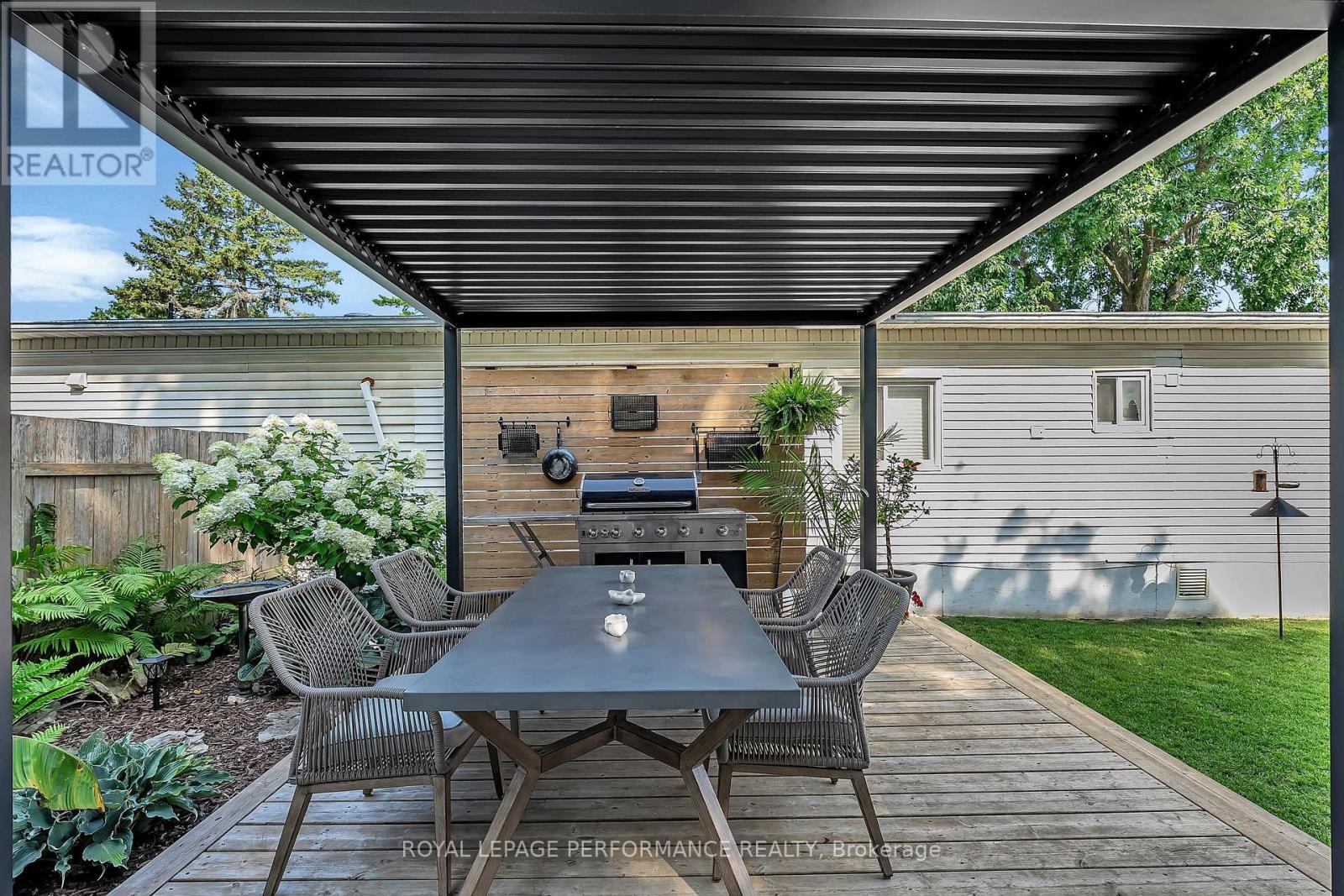 8 Bradley Green Court, Ottawa, Ontario  K2S 1B7 - Photo 4 - X12317993