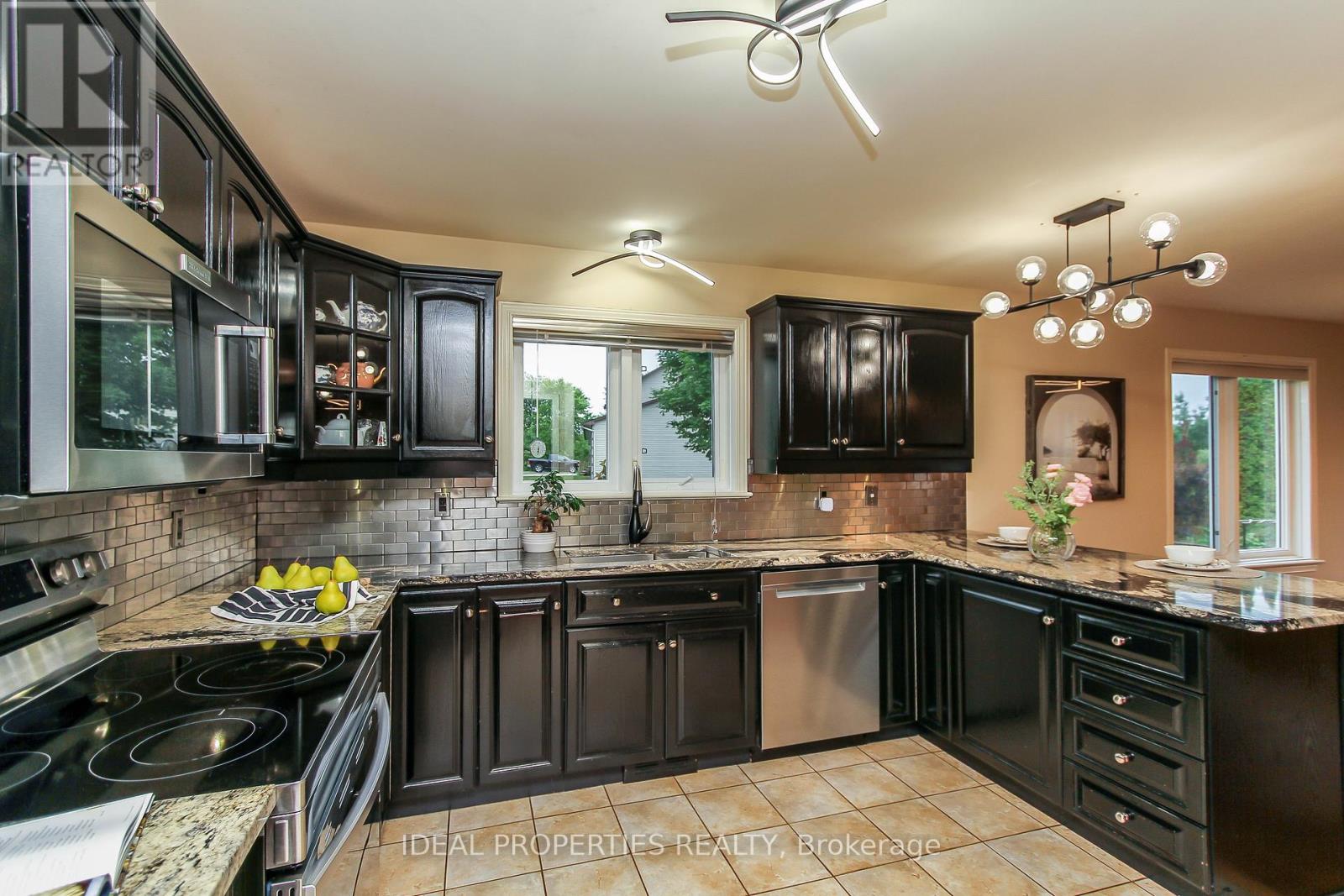 208 Pine Ridge Drive, Beckwith, Ontario  K7C 3P2 - Photo 19 - X12317996