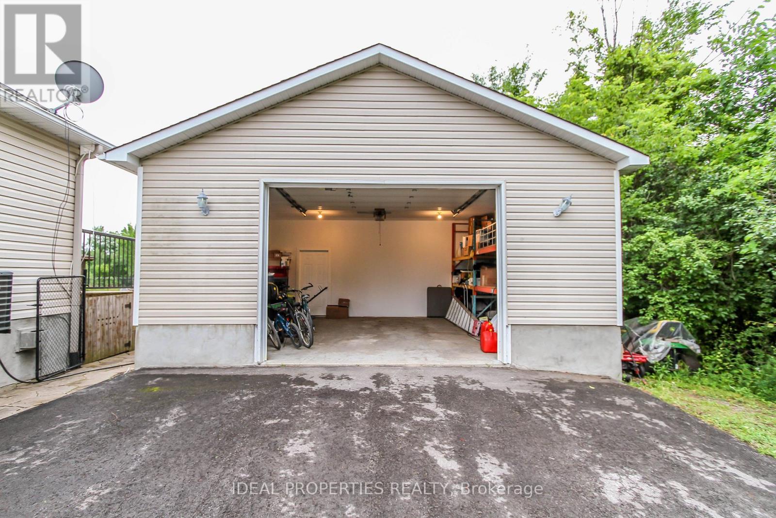 208 Pine Ridge Drive, Beckwith, Ontario  K7C 3P2 - Photo 38 - X12317996