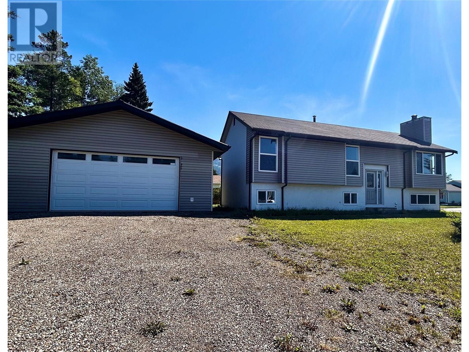 103 FELLERS Avenue, tumbler ridge, British Columbia