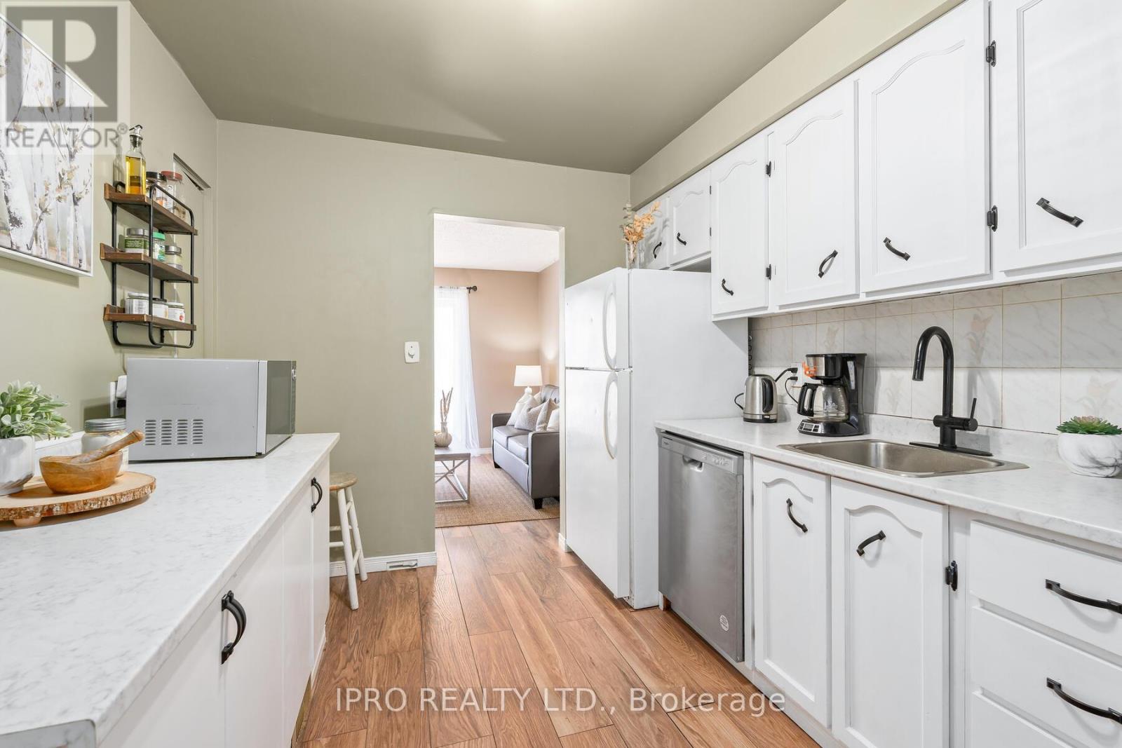 Property at 19 DAYFOOT DRIVE image 4