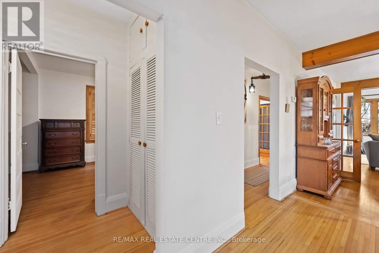 32 Wenonah Drive, Mississauga, Ontario  L5G 3W3 - Photo 10 - W12317864