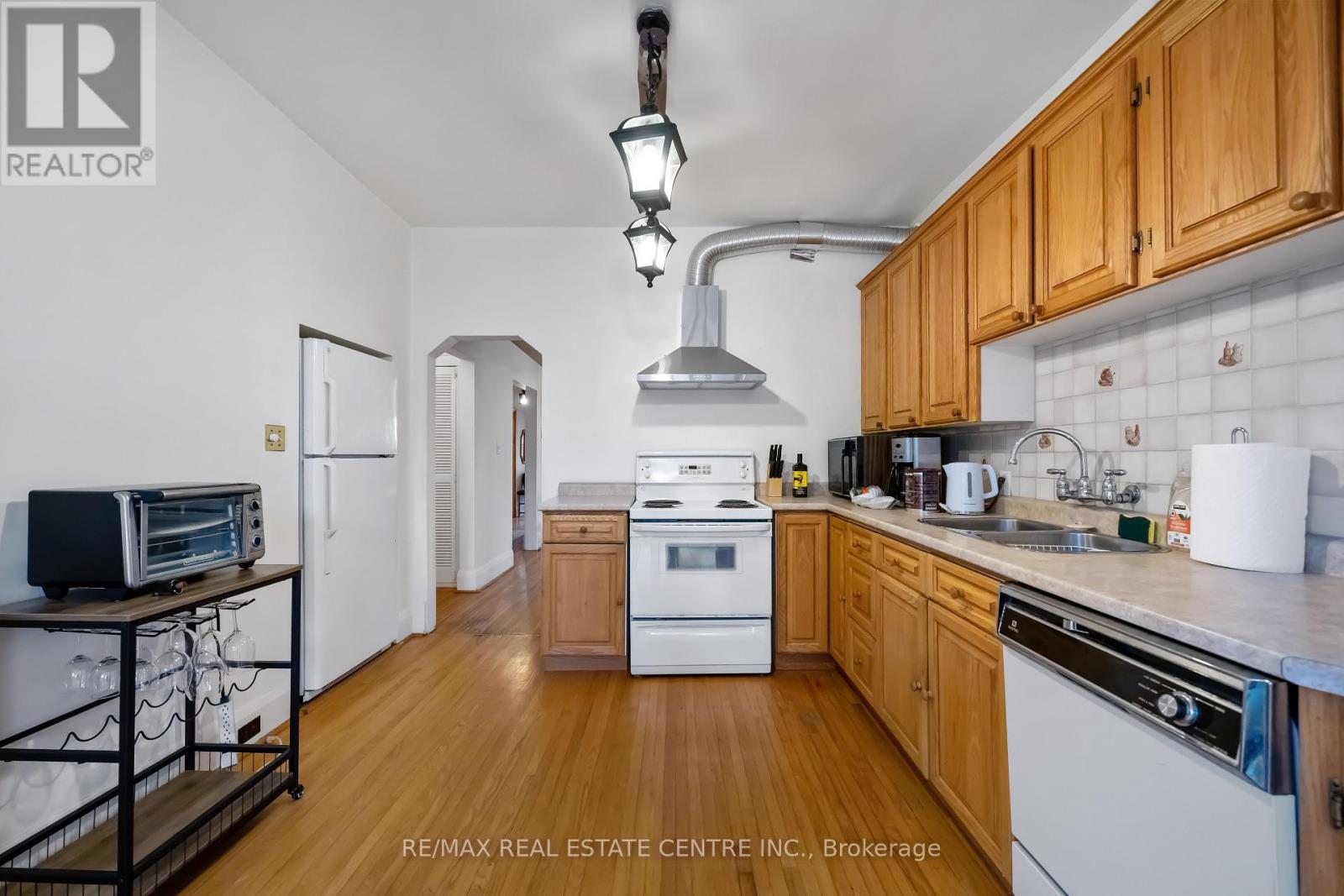 32 Wenonah Drive, Mississauga, Ontario  L5G 3W3 - Photo 13 - W12317864