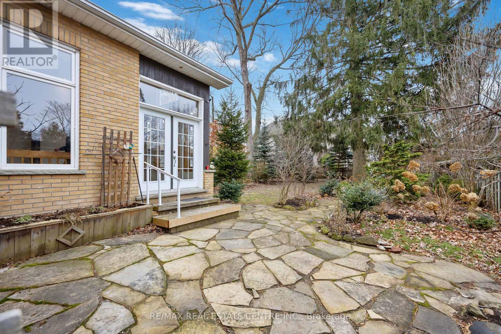 32 Wenonah Drive, Mississauga, Ontario  L5G 3W3 - Photo 21 - W12317864