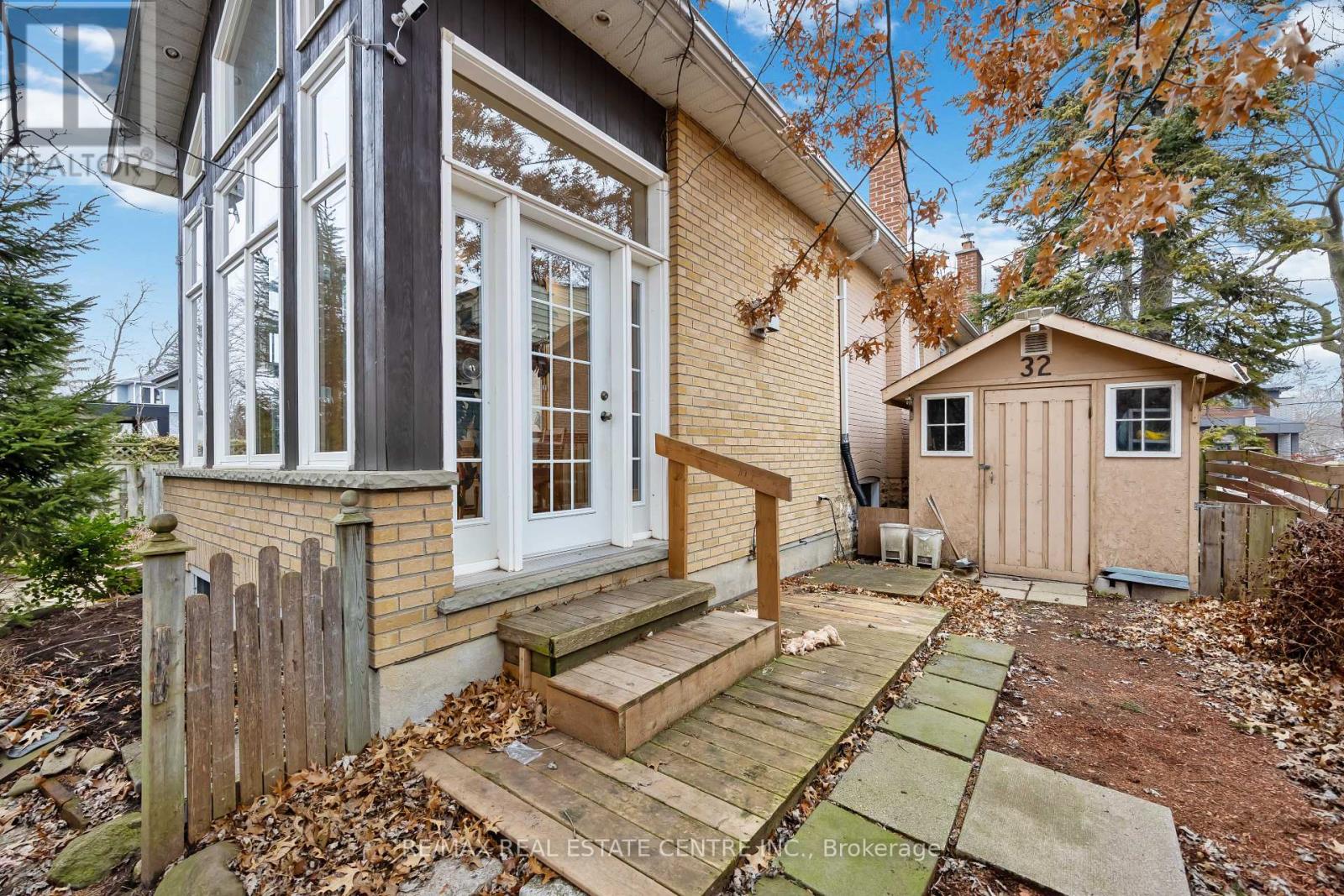 32 Wenonah Drive, Mississauga, Ontario  L5G 3W3 - Photo 22 - W12317864