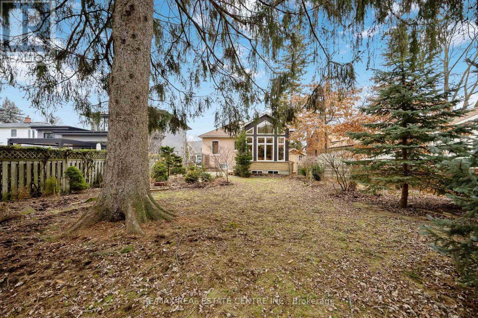 32 Wenonah Drive, Mississauga, Ontario  L5G 3W3 - Photo 24 - W12317864