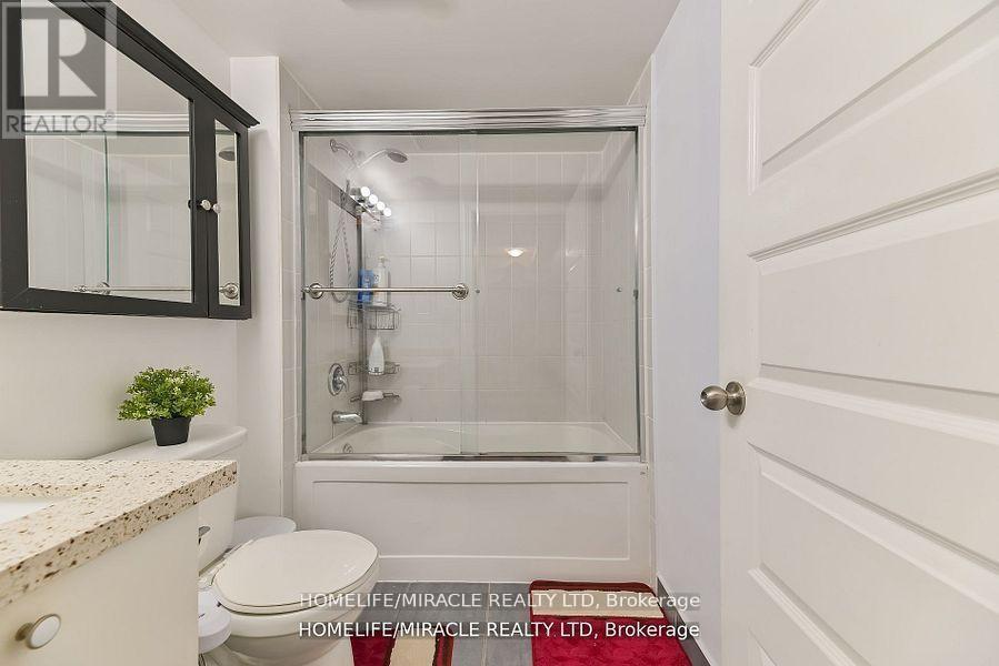 709 - 215 Queen Street E, Brampton (Queen Street Corridor), Ontario  L6W 0A9 - Photo 15 - W12317912