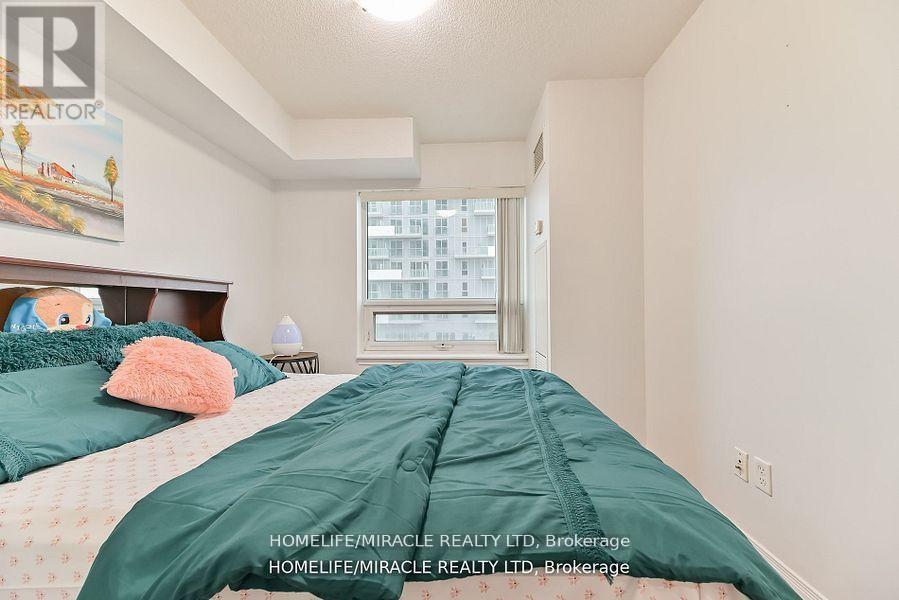 709 - 215 Queen Street E, Brampton (Queen Street Corridor), Ontario  L6W 0A9 - Photo 17 - W12317912