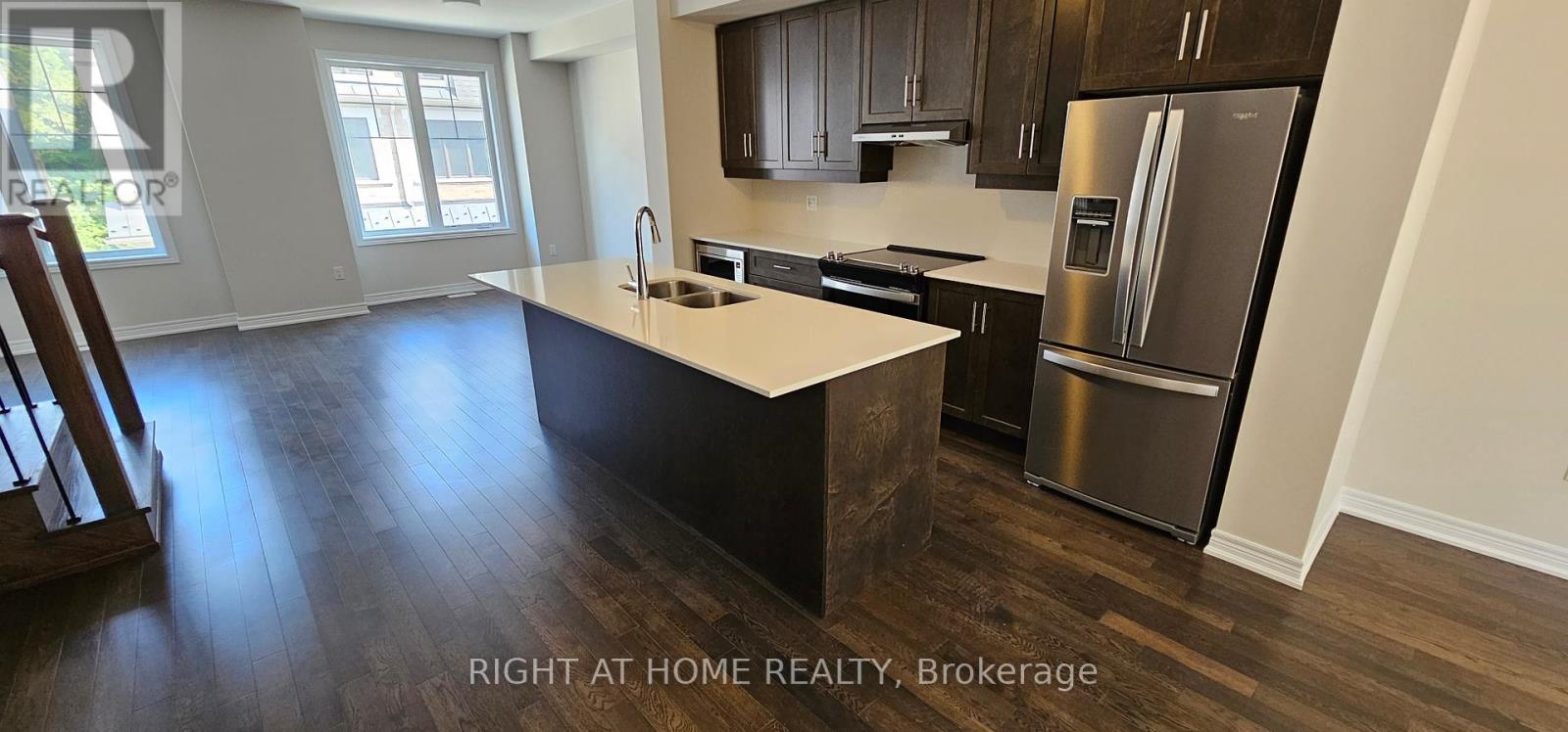 34 Folcroft Street, Brampton, Ontario  L6Y 0B6 - Photo 3 - W12317929
