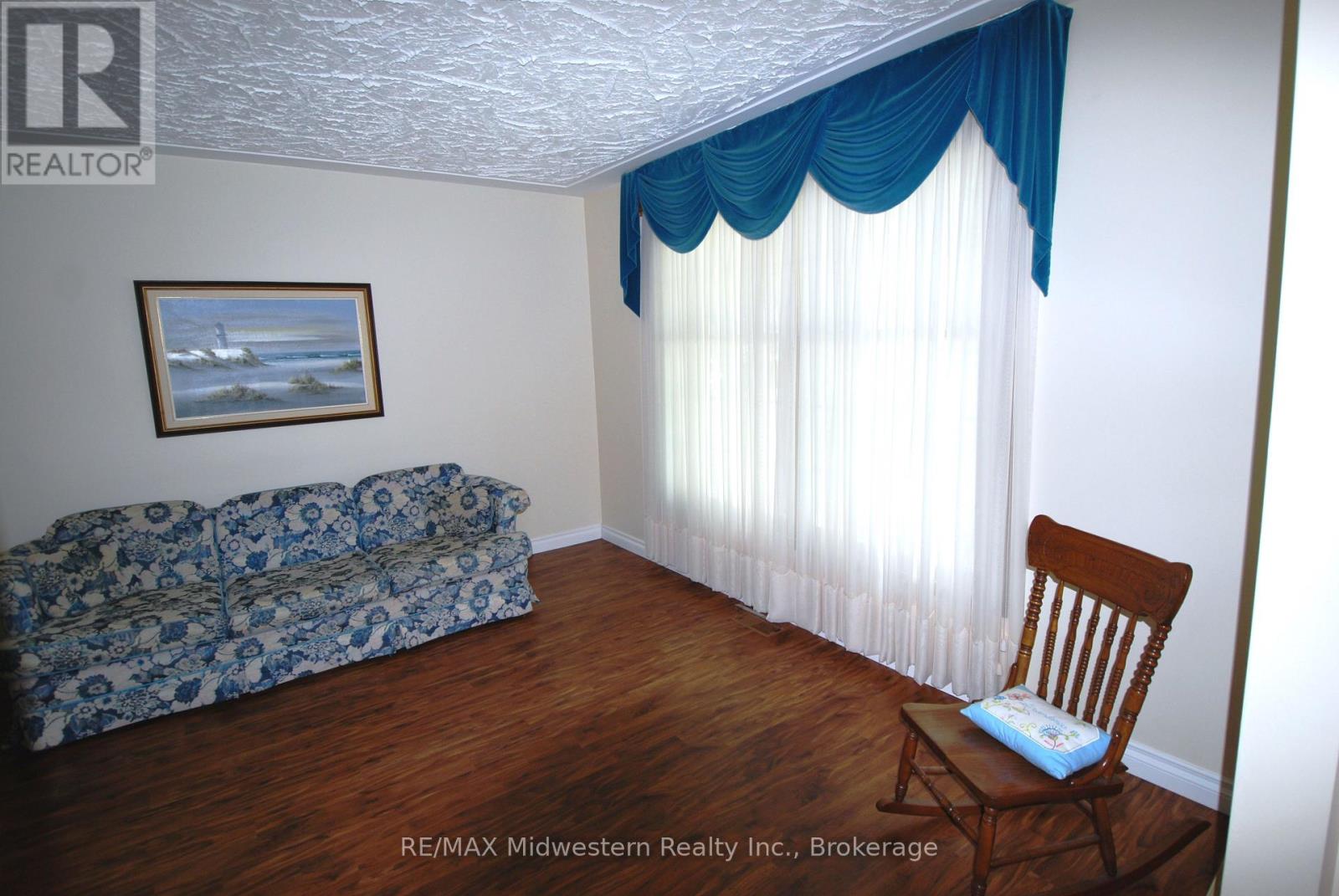 62 King Street N, Minto, Ontario  N0G 1Z0 - Photo 10 - X12317966