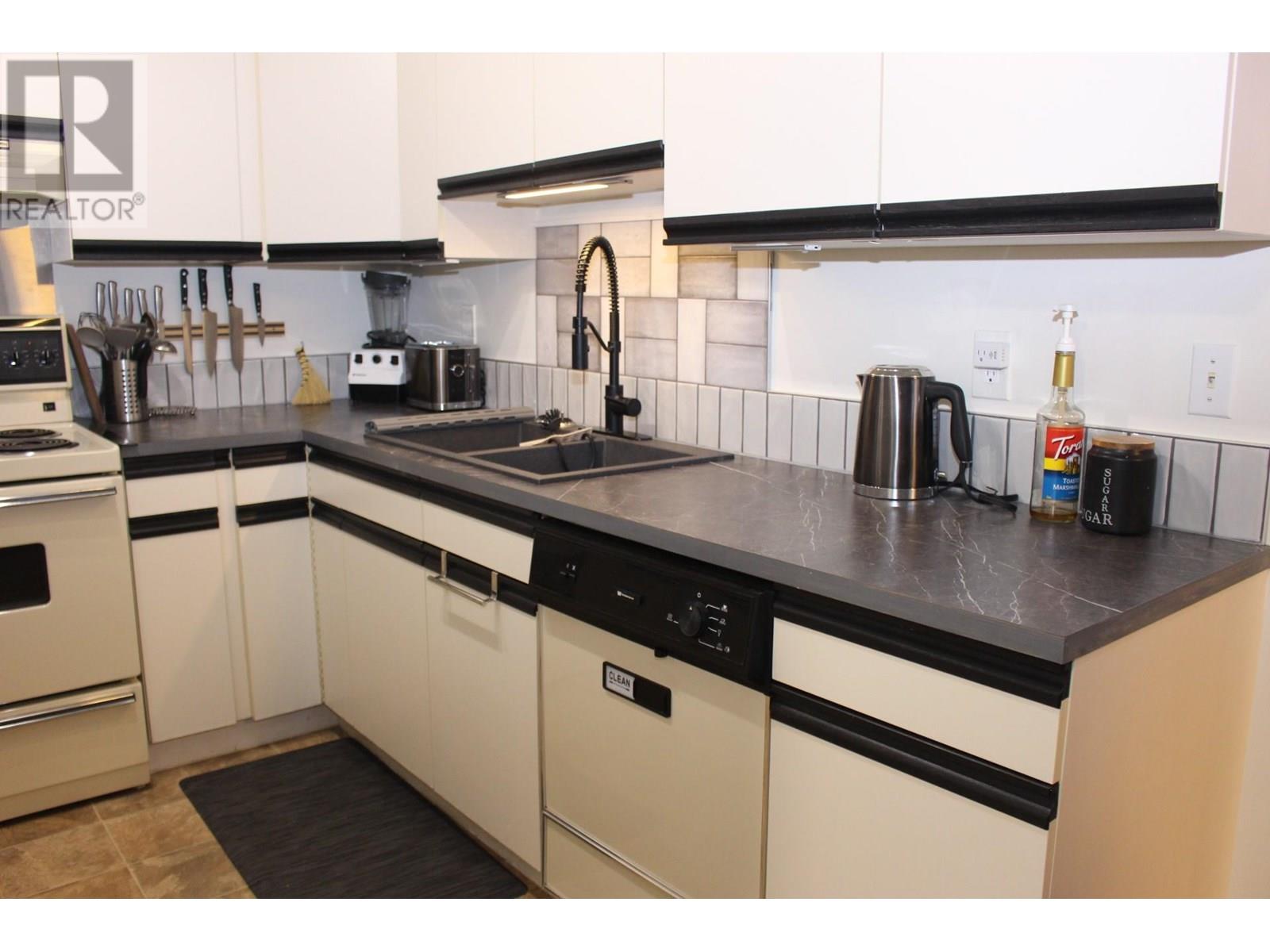 573 10th Avenue Unit# 1, Castlegar, British Columbia  V1N 1K6 - Photo 15 - 10357786