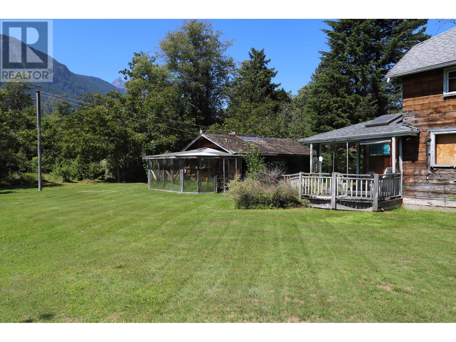 41591 Government Road, Squamish, British Columbia  V0N 1H0 - Photo 4 - C8068346
