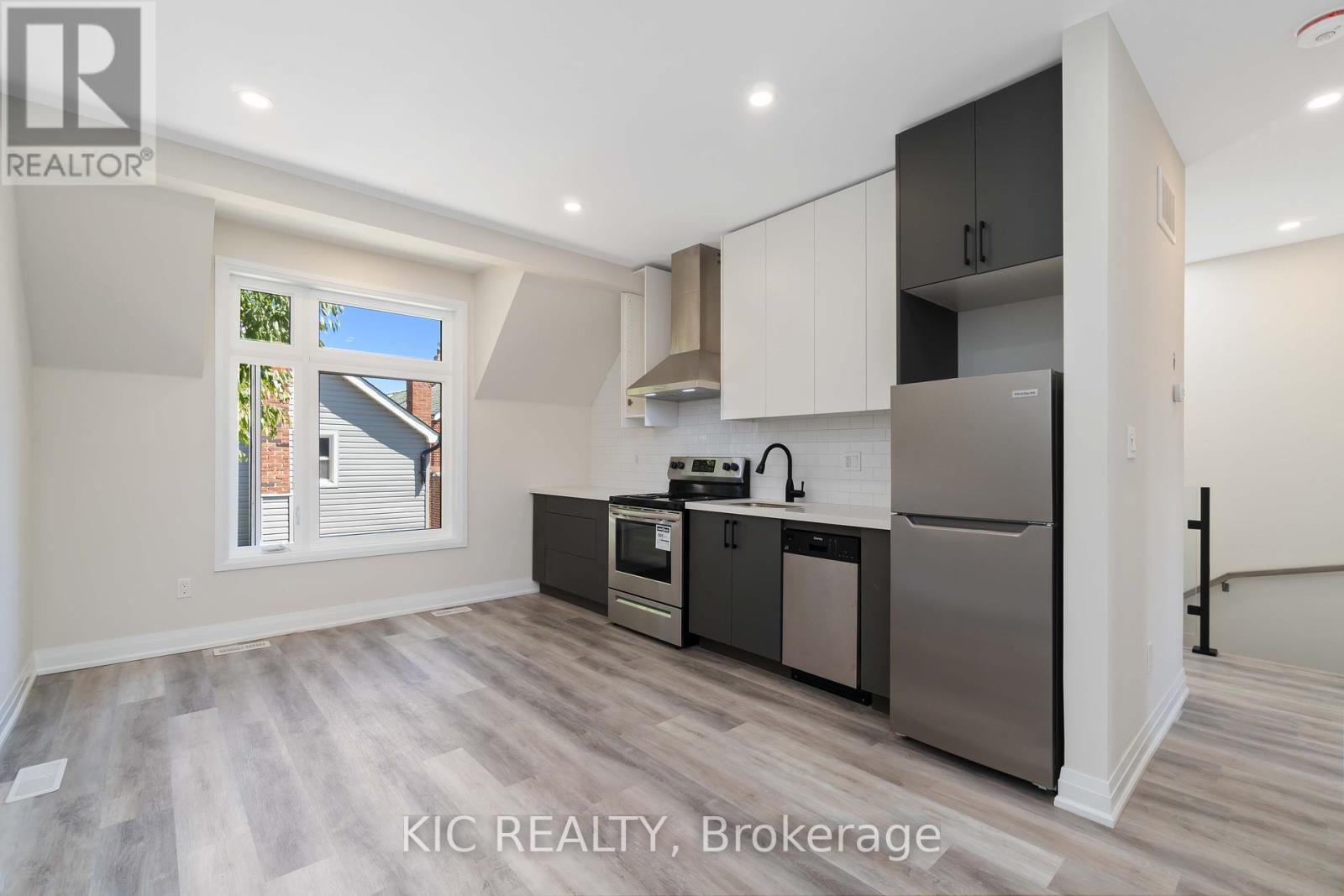 18 Somerset Avenue, Toronto, Ontario  M6H 2R4 - Photo 1 - C12317954