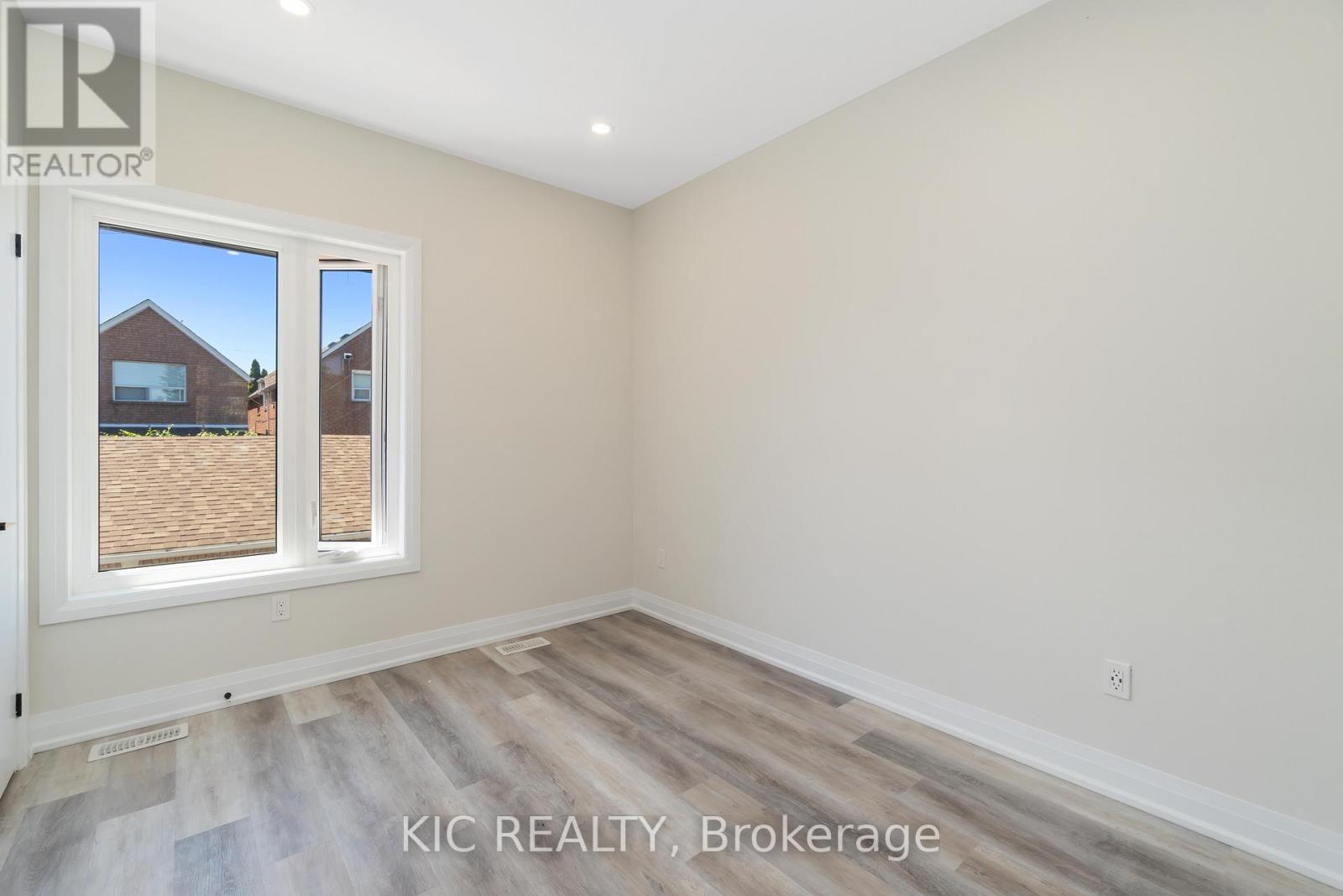 18 Somerset Avenue, Toronto, Ontario  M6H 2R4 - Photo 10 - C12317954