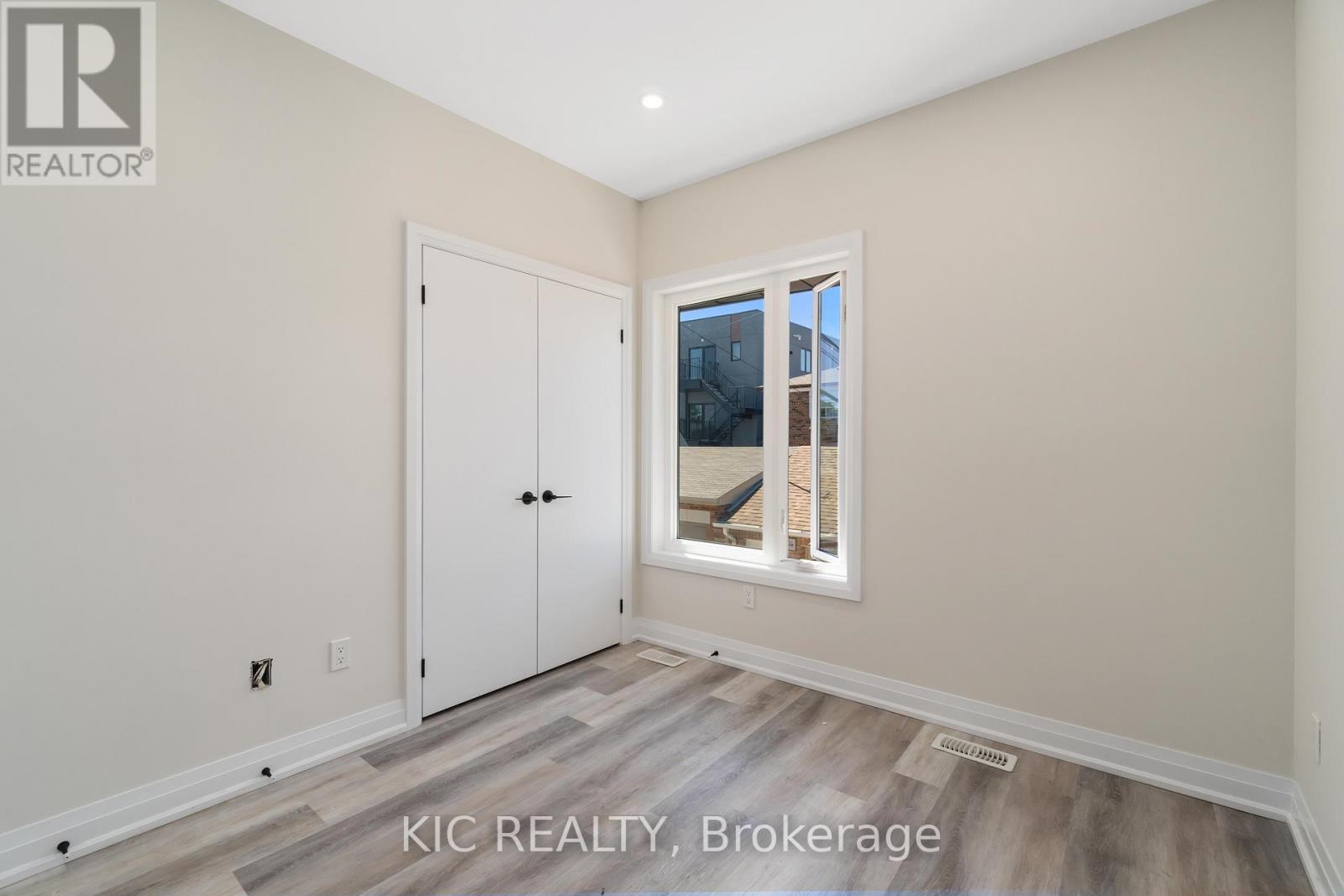 18 Somerset Avenue, Toronto, Ontario  M6H 2R4 - Photo 11 - C12317954