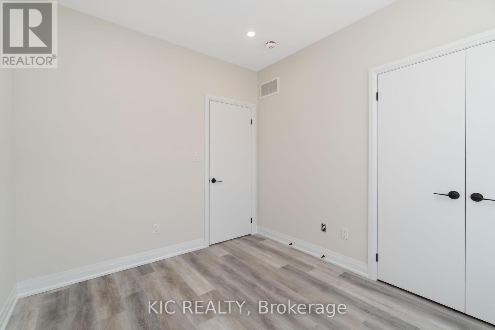 18 Somerset Avenue, Toronto, Ontario  M6H 2R4 - Photo 12 - C12317954