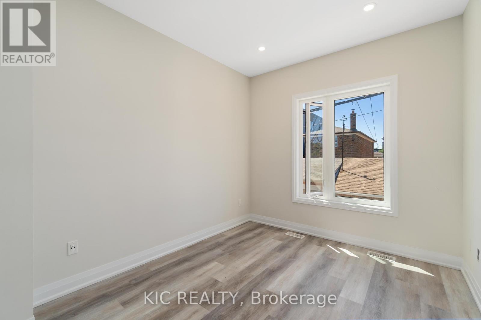 18 Somerset Avenue, Toronto, Ontario  M6H 2R4 - Photo 13 - C12317954