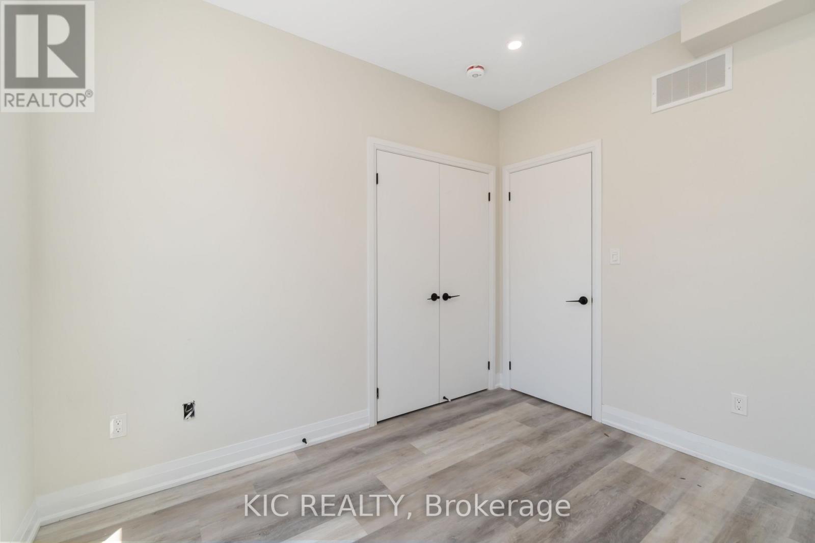 18 Somerset Avenue, Toronto, Ontario  M6H 2R4 - Photo 14 - C12317954