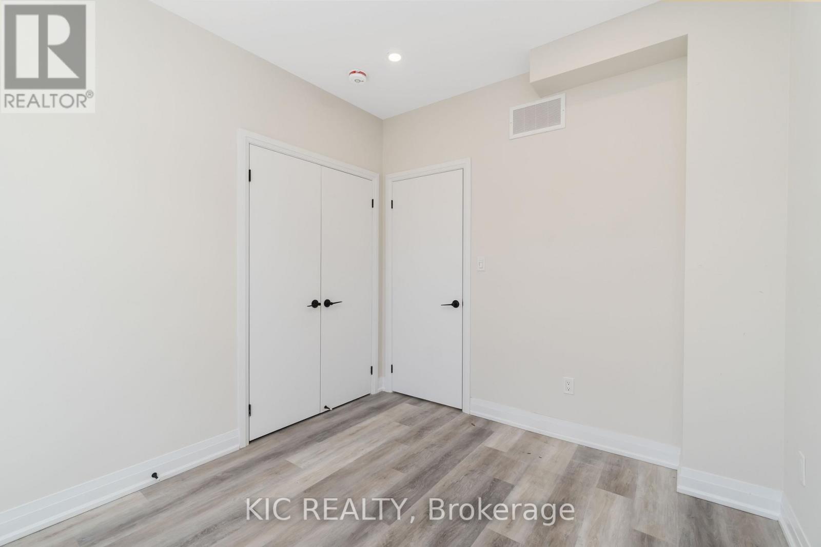 18 Somerset Avenue, Toronto, Ontario  M6H 2R4 - Photo 15 - C12317954