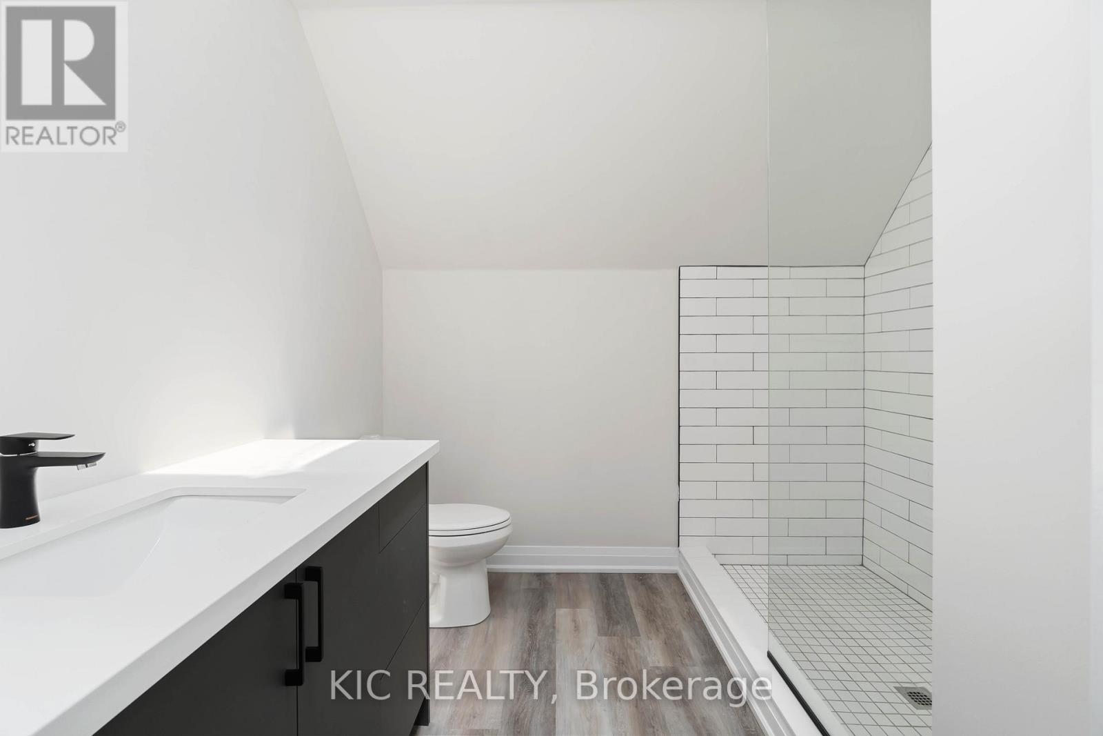 18 Somerset Avenue, Toronto, Ontario  M6H 2R4 - Photo 18 - C12317954