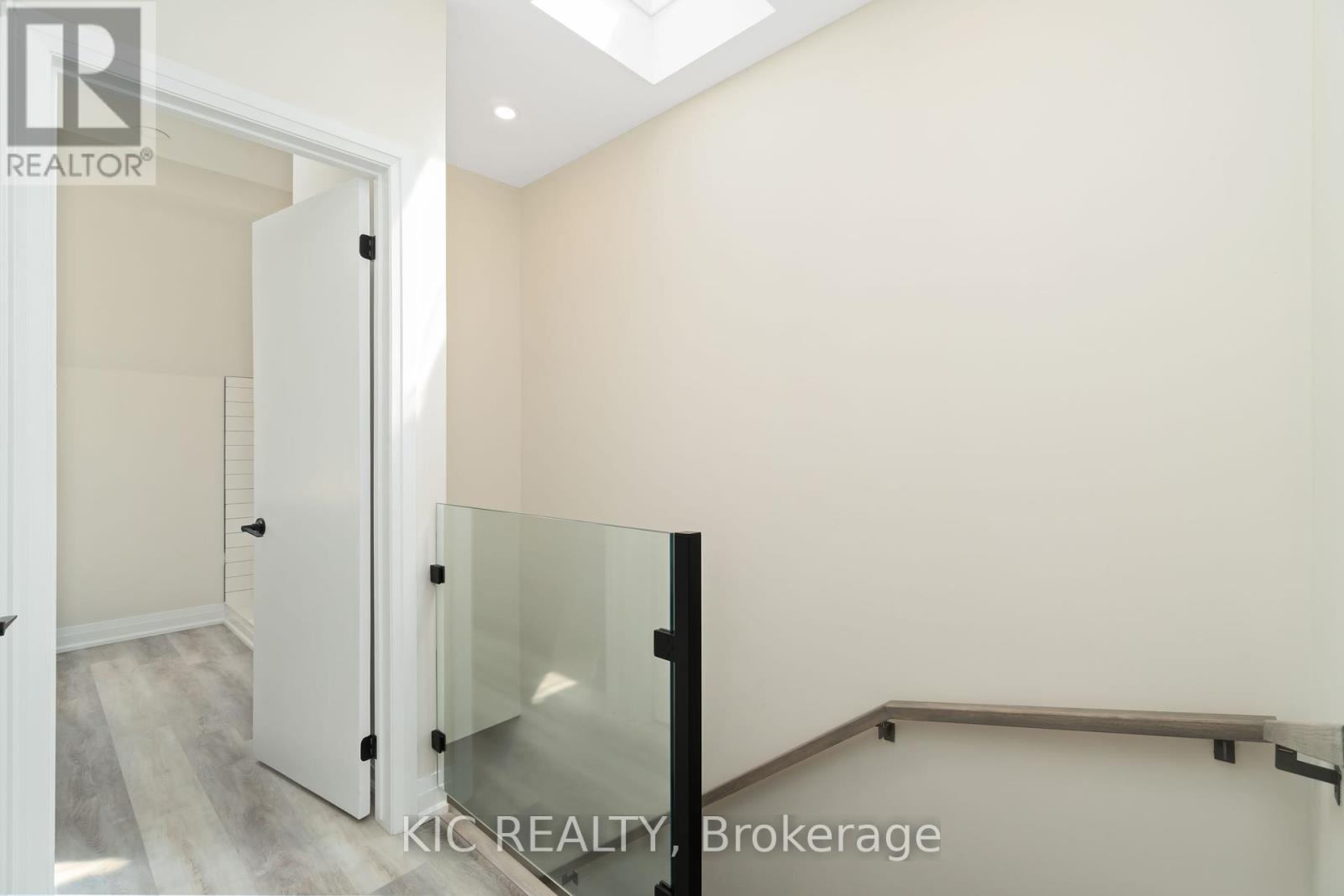 18 Somerset Avenue, Toronto, Ontario  M6H 2R4 - Photo 20 - C12317954