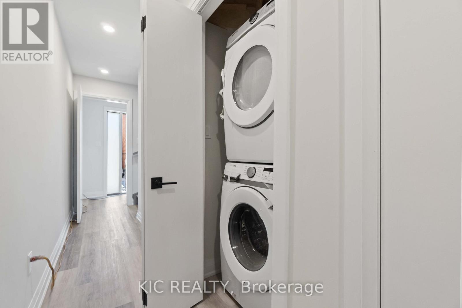 18 Somerset Avenue, Toronto, Ontario  M6H 2R4 - Photo 21 - C12317954