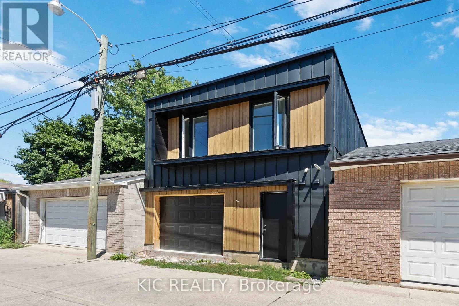18 Somerset Avenue, Toronto, Ontario  M6H 2R4 - Photo 23 - C12317954