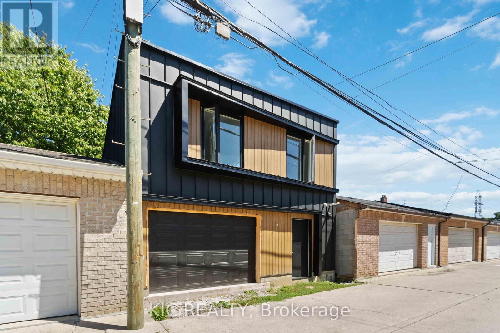 18 Somerset Avenue, Toronto, Ontario  M6H 2R4 - Photo 25 - C12317954