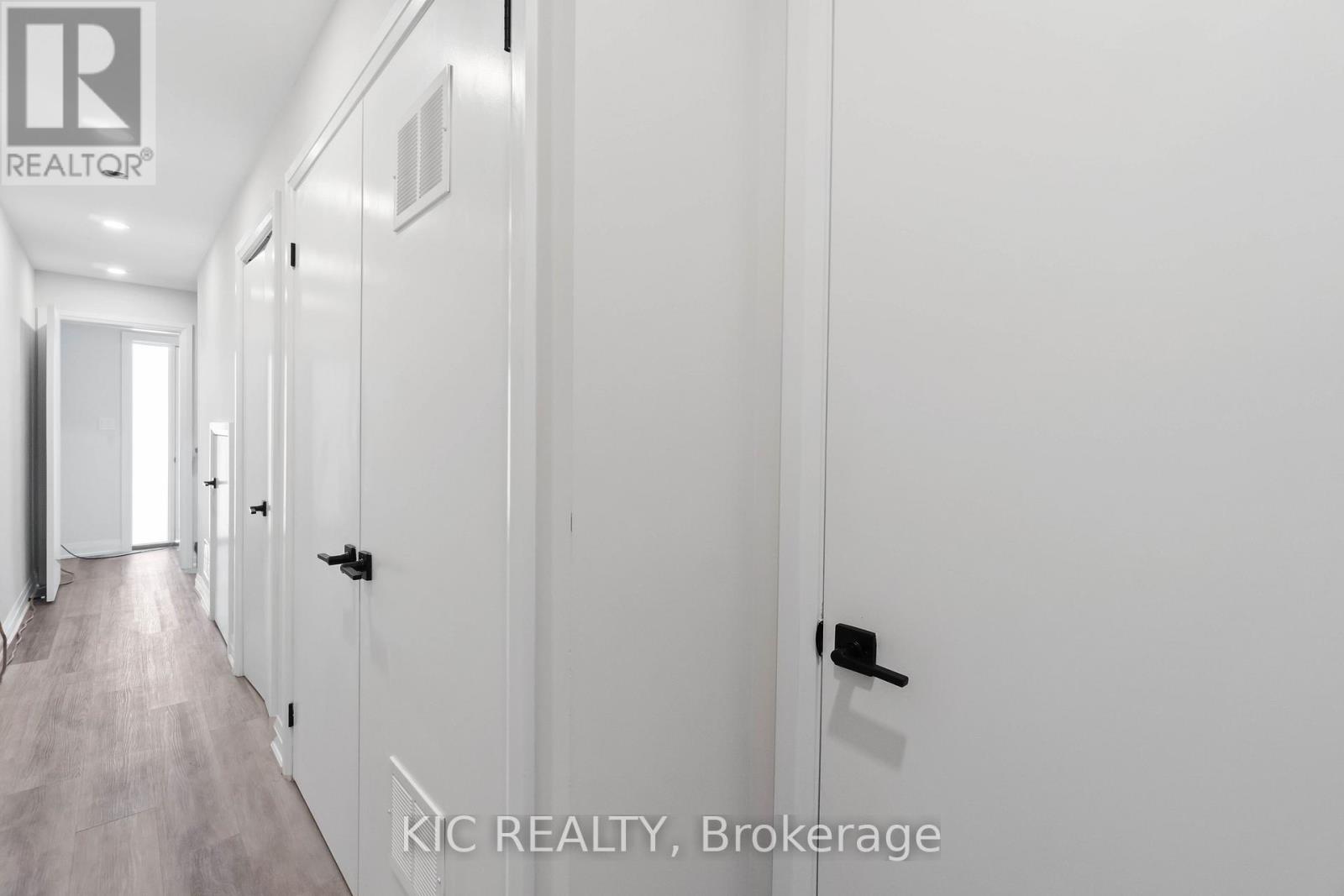 18 Somerset Avenue, Toronto, Ontario  M6H 2R4 - Photo 26 - C12317954