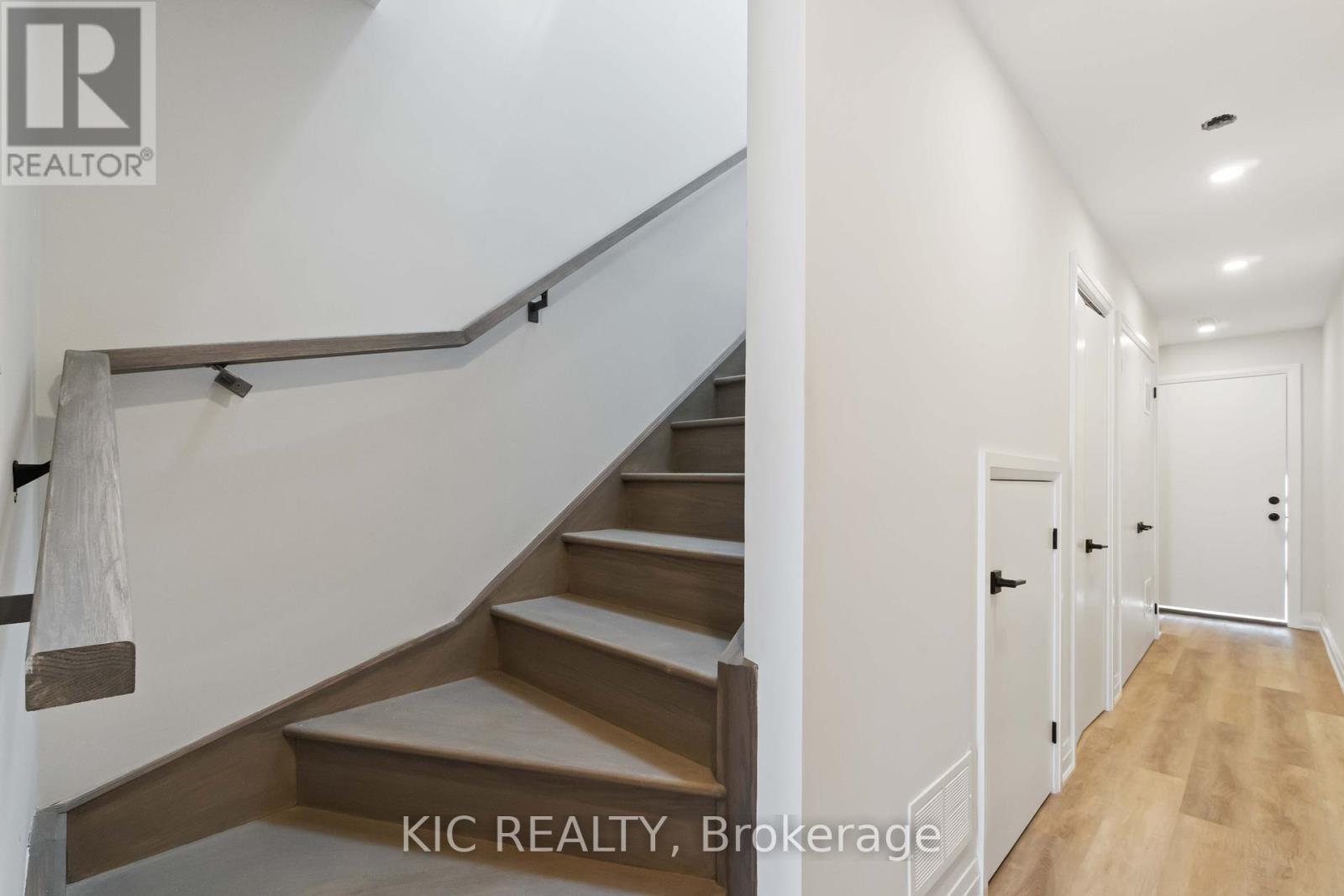 18 Somerset Avenue, Toronto, Ontario  M6H 2R4 - Photo 27 - C12317954