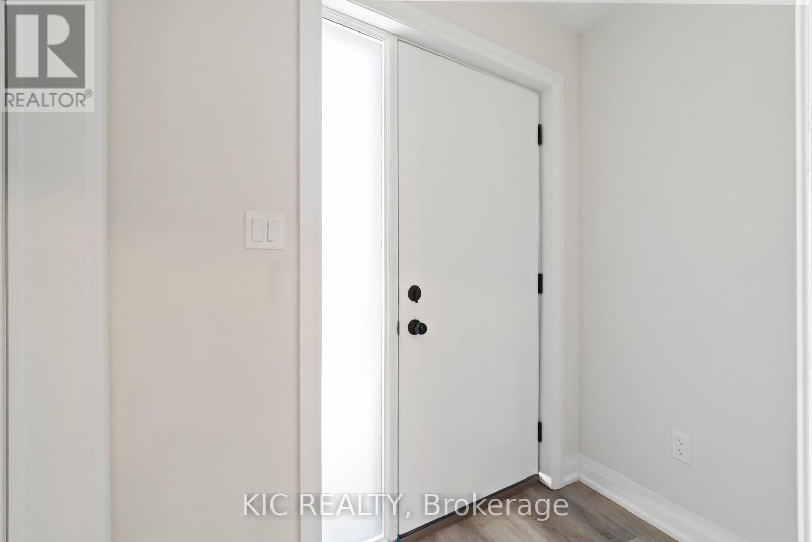 18 Somerset Avenue, Toronto, Ontario  M6H 2R4 - Photo 28 - C12317954