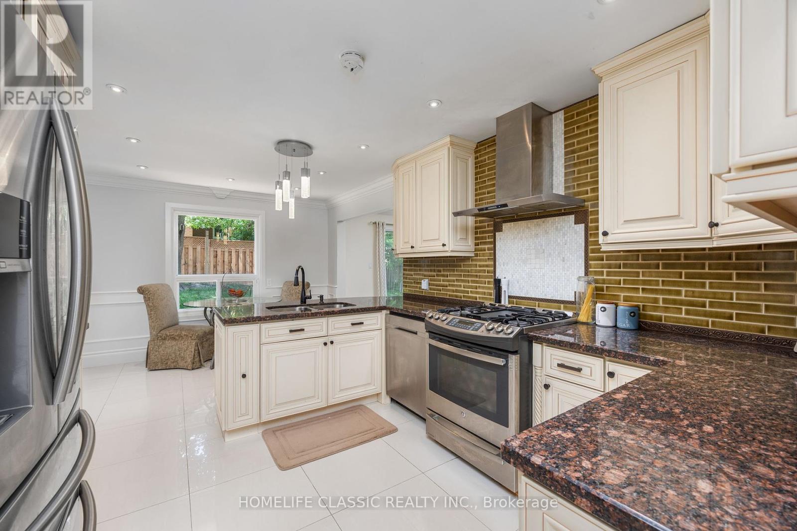 550 Dahlia Crescent, Pickering, Ontario  L1W 3G5 - Photo 8 - E12317972