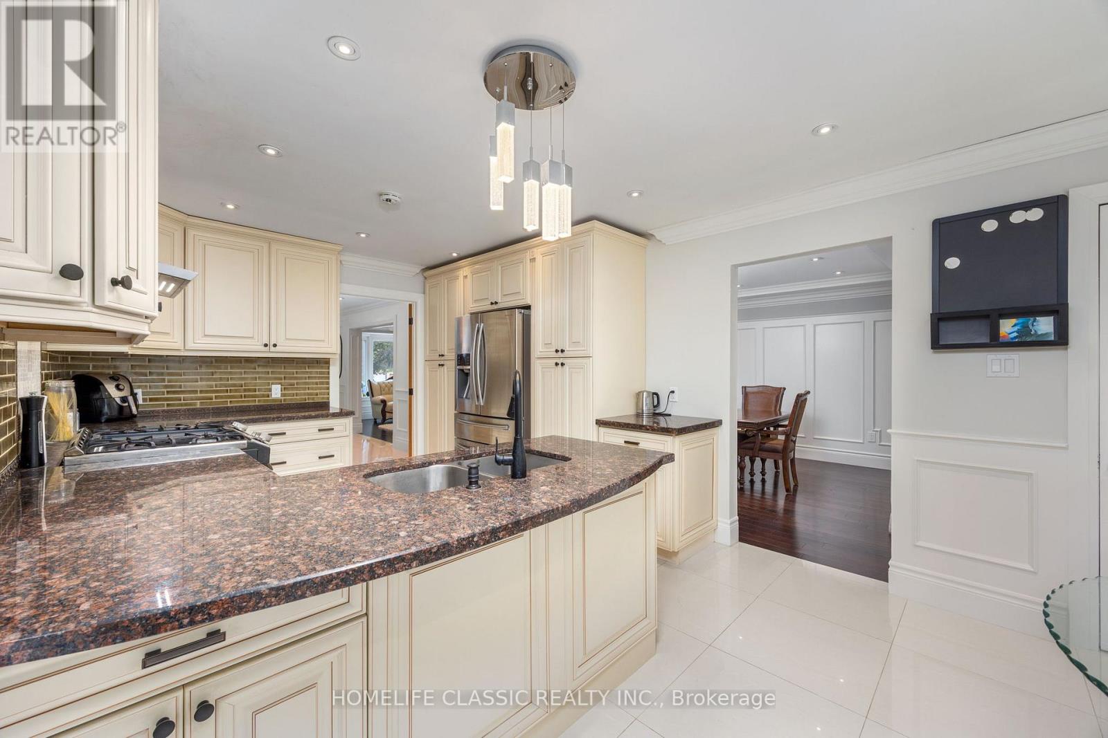 550 Dahlia Crescent, Pickering, Ontario  L1W 3G5 - Photo 9 - E12317972