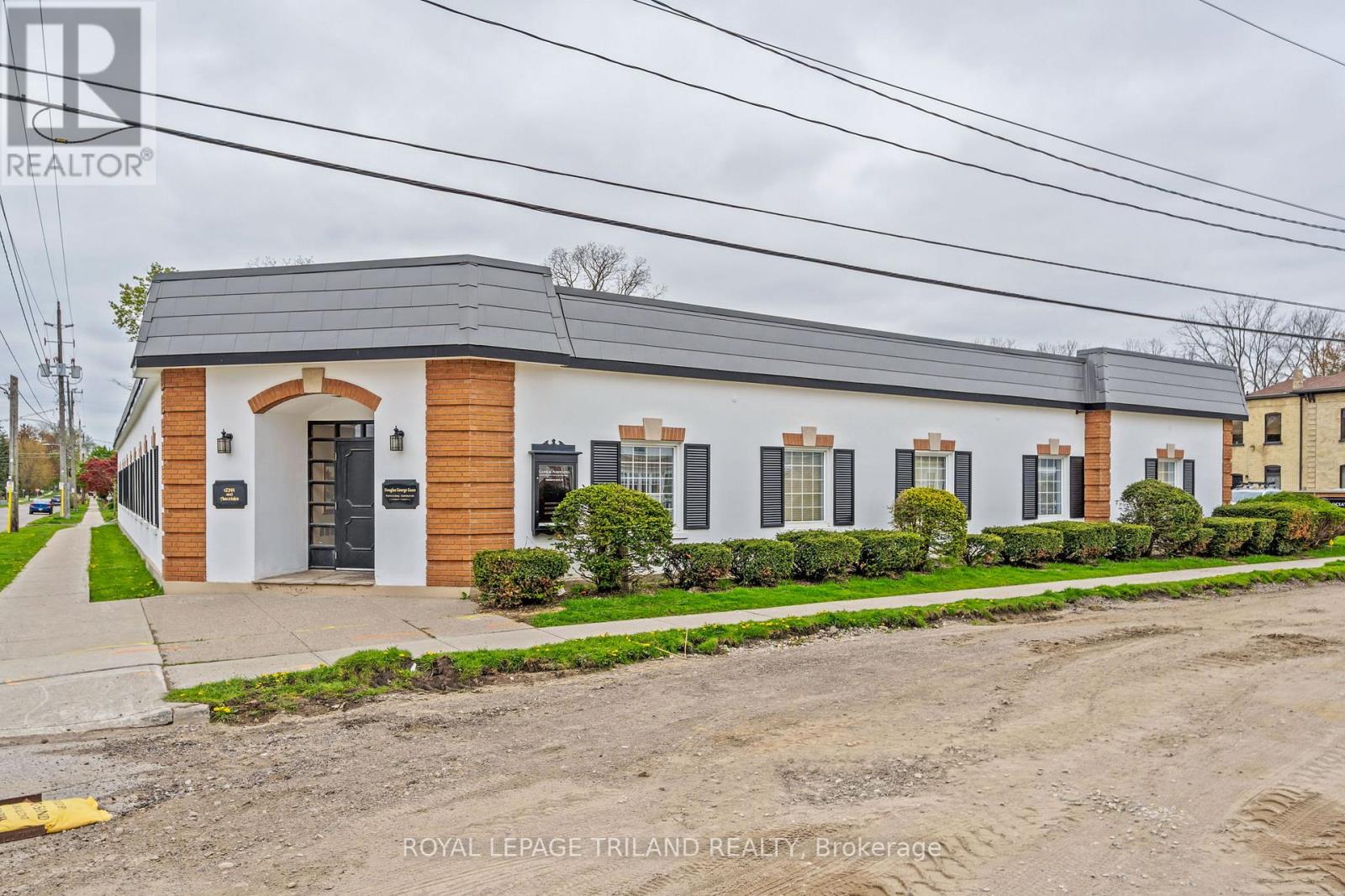 108 Centre Street W, St. Thomas, Ontario  N5R 2Z7 - Photo 2 - X12318032