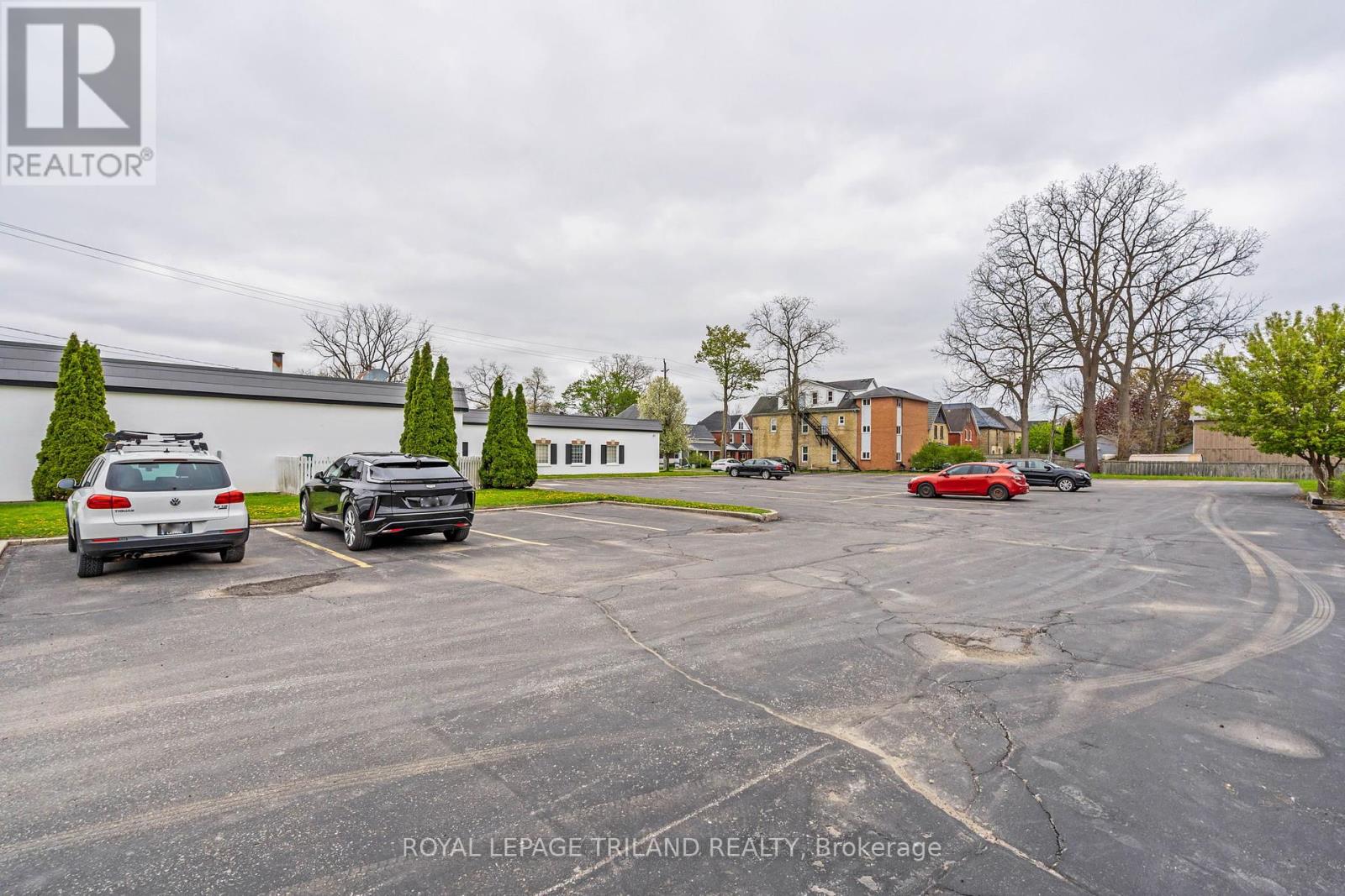 108 Centre Street W, St. Thomas, Ontario  N5R 2Z7 - Photo 4 - X12318032