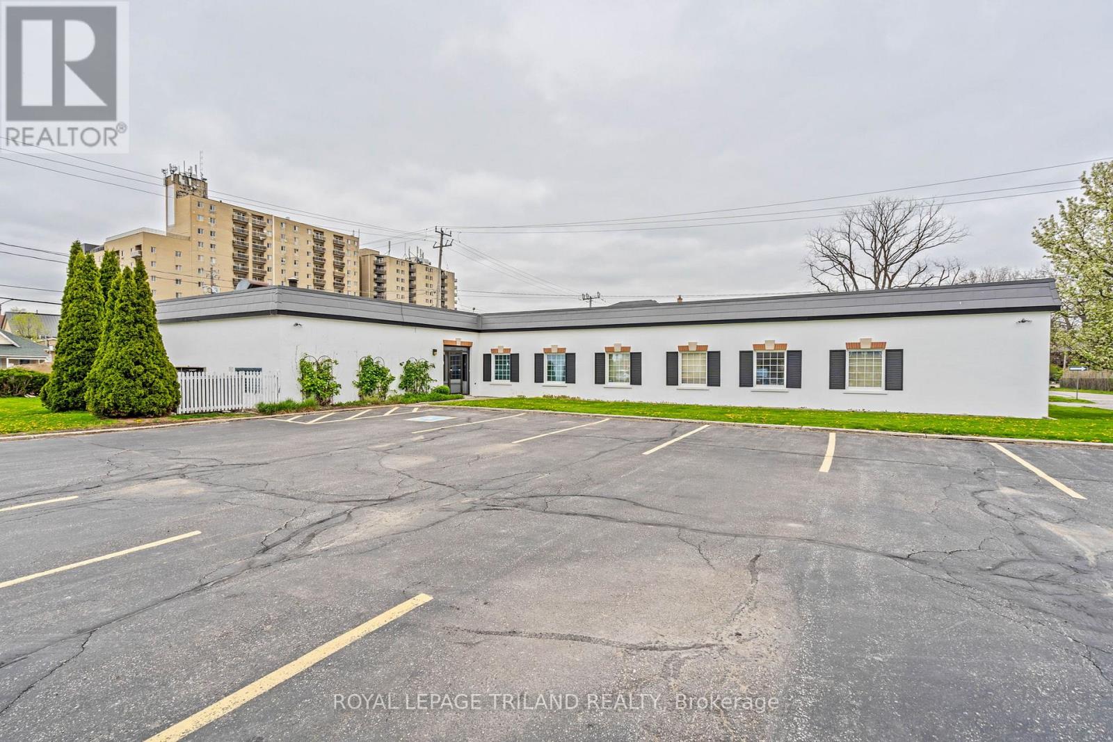 108 Centre Street W, St. Thomas, Ontario  N5R 2Z7 - Photo 5 - X12318032