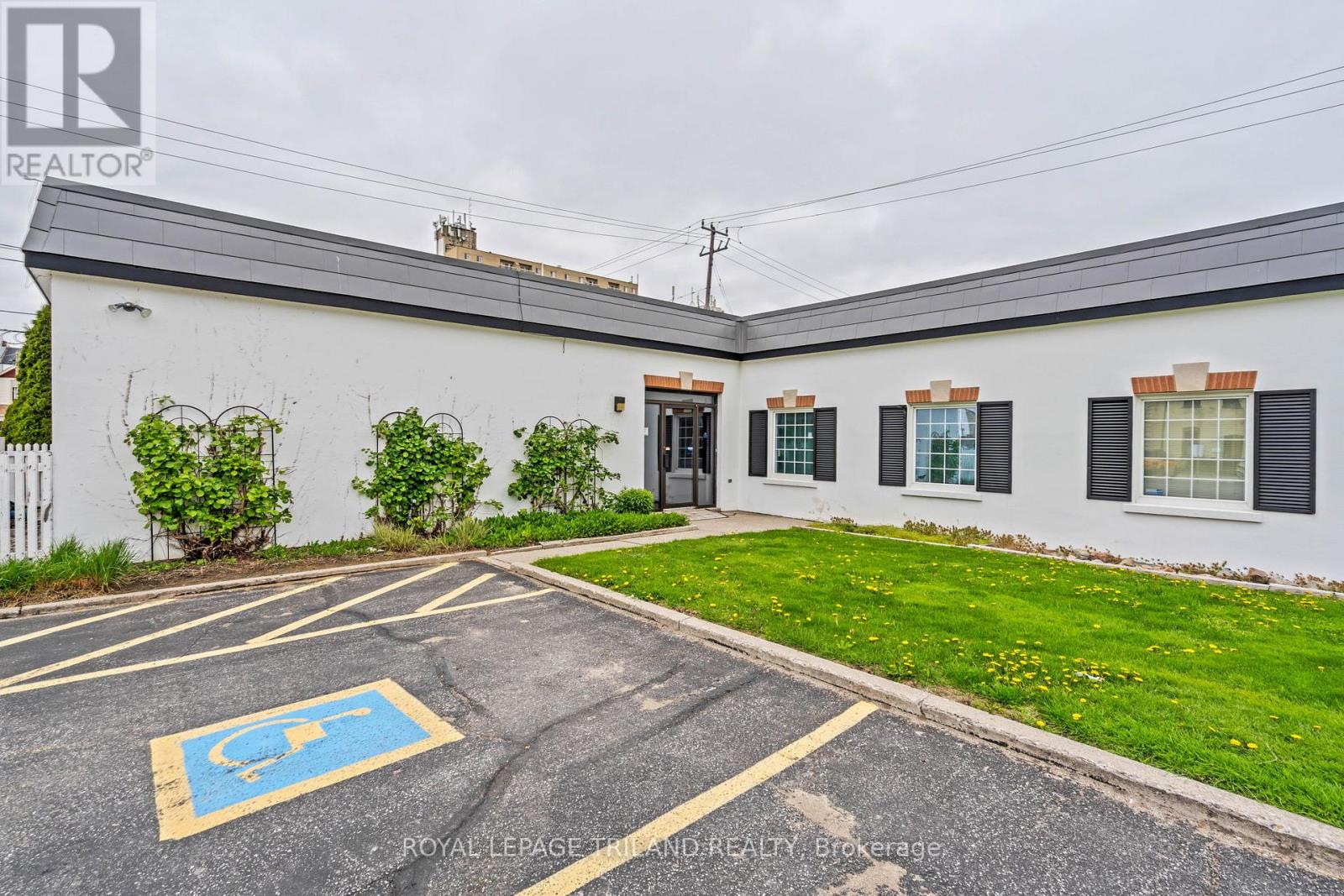 108 Centre Street W, St. Thomas, Ontario  N5R 2Z7 - Photo 6 - X12318032