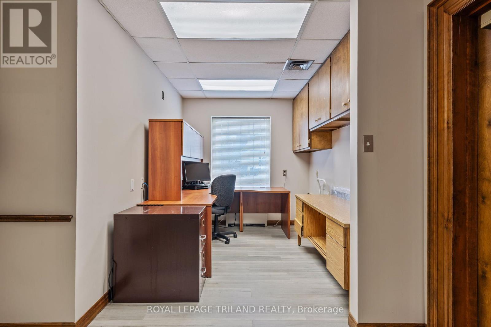 108 Centre Street W, St. Thomas, Ontario  N5R 2Z7 - Photo 8 - X12318032