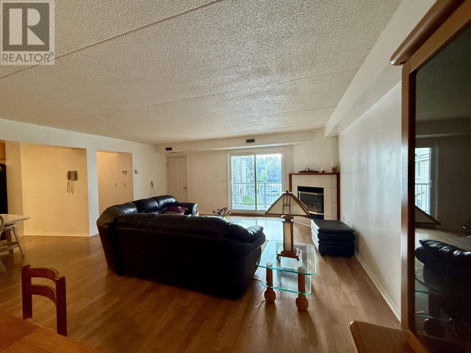Property at 208 149 Fanshaw ST image 2